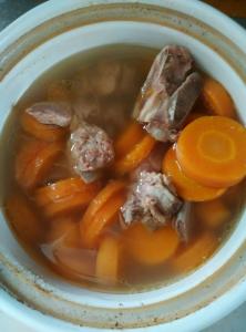 胡萝卜排骨汤的做法 胡萝卜冬菇排骨汤的做法步骤_胡萝卜排骨汤要如何做