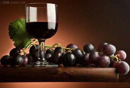 红酒有益健康 晚上喝红酒对肾脏健康特别有益