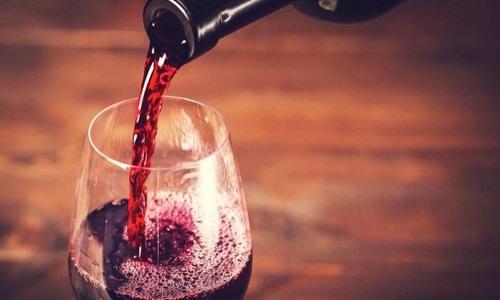晚上喝红酒的好处 喝葡萄酒的好处有哪些？