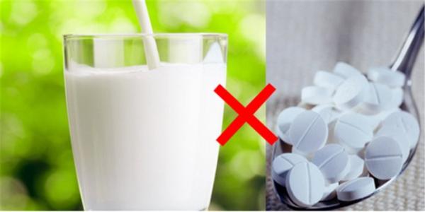 牛奶不能和什么一起吃 什么药不能和牛奶一起吃？