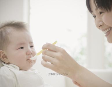 宝宝添加辅食的信号 宝宝是否需添加辅食6个信号