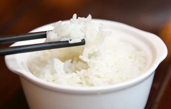 快餐店蒸米饭的小技巧 去除米饭焦糊味的小技巧