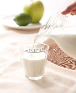 酸奶和鲜奶哪个补钙好 鲜奶，奶粉，哪个补钙更吸收