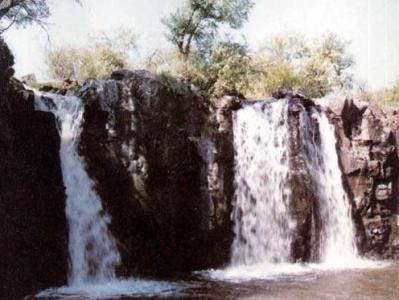 杨树沟地下瀑布群 内蒙古杨树沟地下瀑布群