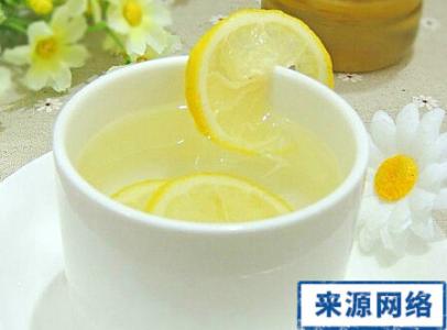 健康饮食：柠檬泡水具有极高的保健功效