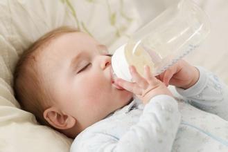 1岁宝宝不喝奶粉有高招 婴儿不喝奶粉怎么办