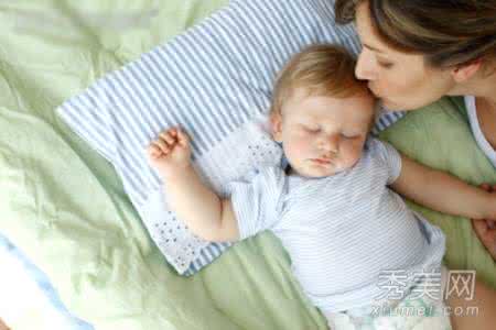 怎么挑选合适的枕头 怎么给宝宝挑选合适的枕头