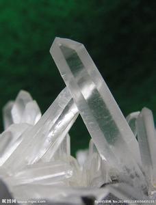 水晶和玻璃的区别 水晶，玻璃