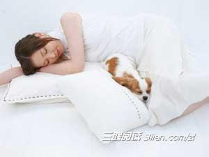 胎盘低置睡觉垫枕头图 垫高枕头睡觉可缓夜咳