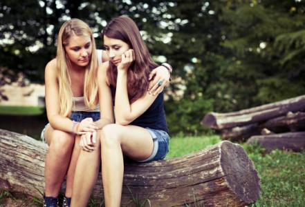 朋友心情不好如何安慰 如何安慰悲伤的朋友？