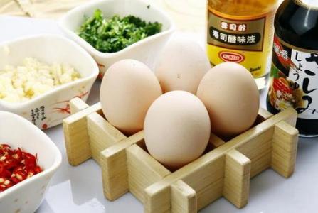 食用油瓶子装鸡蛋图 哪些人不能食用鸡蛋