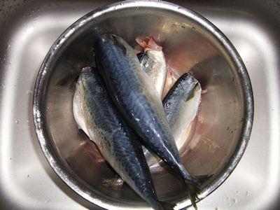 沙丁鱼罐头的做法 自制沙丁鱼罐头的做法