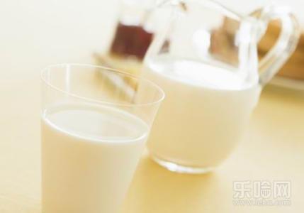 喝牛奶注意事项 牛奶有什么功效_喝牛奶的注意事项