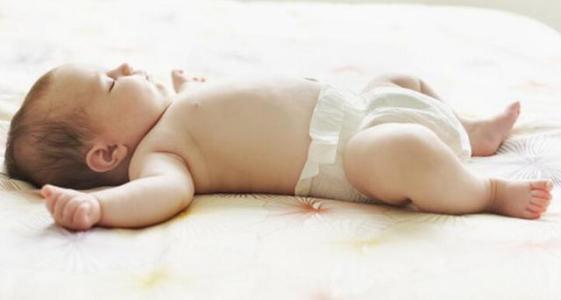 小宝宝每天早上咳嗽喘 小宝宝究竟每天需要睡多久