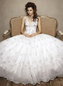 如何根据身材挑选婚纱 如何根据新娘身材选择婚纱？