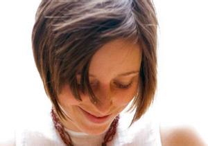 圆脸孕期短发妈妈发型 孕期如何打理头发