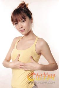 娇韵诗紧实乳按摩手法 5步巧手按摩 让胸紧实