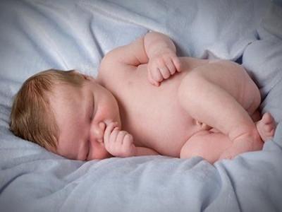 新生儿呼吸急促像鼻塞 婴儿呼吸急促是怎么回事