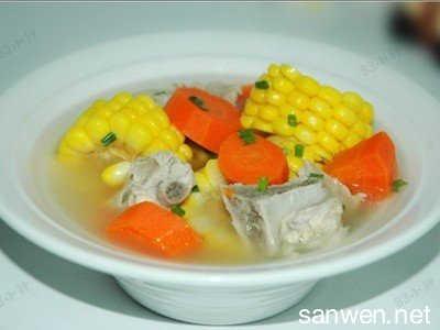 家常玉米排骨汤 萝卜玉米排骨汤的家常做法_怎么做好吃的玉米排骨汤