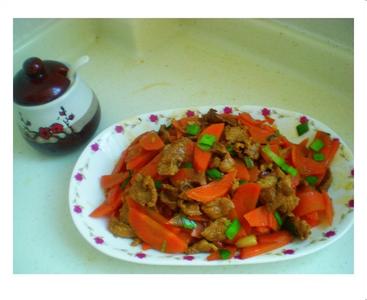 红萝卜雕刻玫瑰花步骤 红萝卜炒肉怎么做好吃_红萝卜炒肉的做法步骤