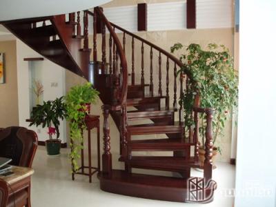 复式房楼梯装修效果图 复式房楼梯装修要注意的关键点