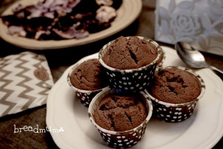 巧克力纸杯蛋糕的做法 好吃的巧克力纸杯蛋糕怎么做_巧克力杯子蛋糕的做法