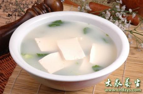 白菜豆腐汤的做法 猪骨白菜豆腐汤要如何做才好吃_白菜豆腐汤的做法步骤