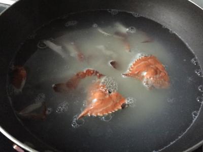 螃蟹的做法大全图解 螃蟹粥的做法图解