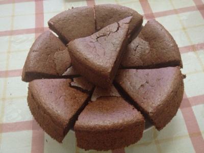 巧克力戚风蛋糕的做法 8寸巧克力戚风蛋糕的做法步骤_如何做8寸巧克力蛋糕