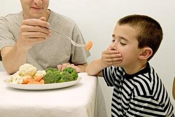 小孩挑食不吃菜光吃饭 孩子吃饭挑食怎么办