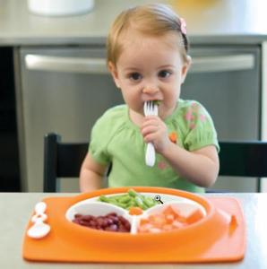 宝宝学吃饭餐具 让宝宝吃饭香餐具选择有技巧