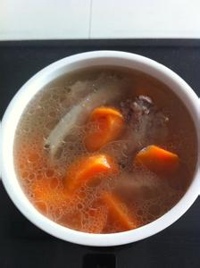 胡萝卜排骨汤的做法 好吃的胡萝卜排骨汤怎么做_胡萝卜排骨汤的做法图解