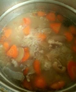 羊肉汤的家常做法 好吃的胡萝卜羊肉汤怎么做_胡萝卜羊肉汤的家常做法