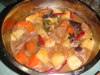 番茄牛腩土豆汤 西红柿牛腩木耳土豆汤的材料和做法步骤