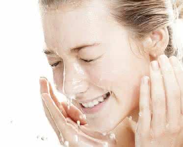 白醋洗脸的正确方法 洗脸的秘密！