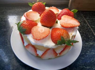 毛线草莓球球做法图解 草莓裸蛋糕的做法图解