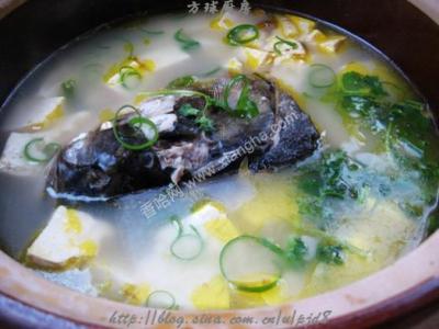 鱼头豆腐汤的家常做法 鱼头豆腐汤的做法_鱼头豆腐汤的家常做法图解