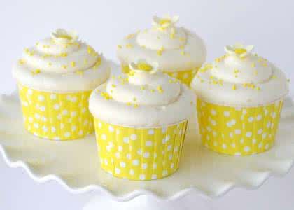 柠檬纸杯蛋糕的做法 柠檬纸杯蛋糕怎么做才好吃_柠檬纸杯蛋糕的做法教程