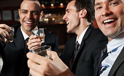 男性长期喝酒的危害 男性长期喝酒的危害有哪些症状
