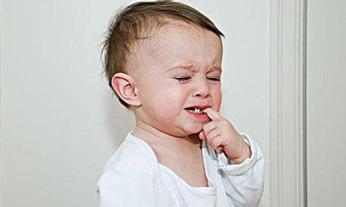 宝宝长牙发烧怎么办 宝宝长牙发烧该怎么办