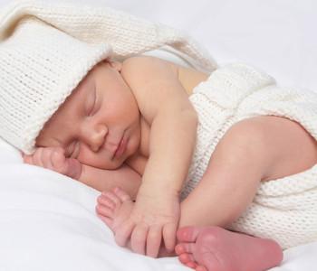 新生儿睡觉打嗝怎么办 新生儿睡觉打嗝怎么回事