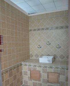 厕所厨房什么瓷砖好 厕所厨房白瓷砖变黄怎么洗
