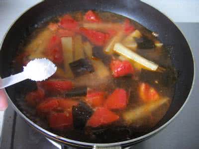 海带汤的家常做法 家常土豆海带汤的做法