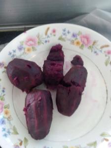 双色紫薯馒头的做法 怎么做好吃的紫薯双色馒头_紫薯双色馒头的好吃做法