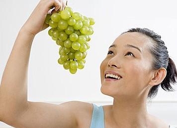 葡萄干怎么吃最有营养 吃葡萄抗衰老 怎么吃最营养呢