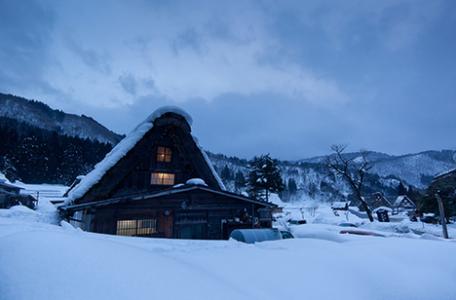 冬日里最温暖的阳光 享受旅行 探访冬日里如诗如画的山岭小镇