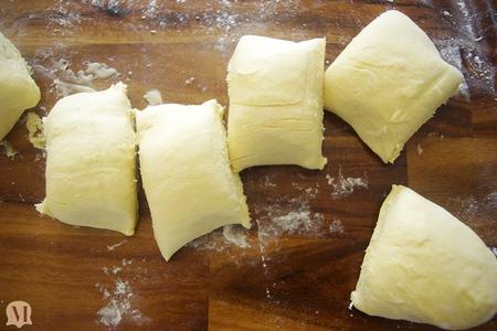 黄油面包制作方法 黄油面包卷怎么制作_好吃的黄油面包卷制作方法