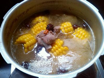 玉米炖排骨汤 玉米炖排骨汤的做法图解_好吃的玉米炖排骨汤怎么做