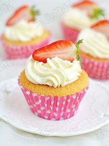 草莓奶油蛋糕图片纸杯 草莓奶油纸杯蛋糕的做法