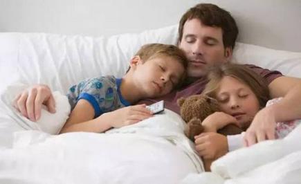 形容父母不容易的句子 宝宝独睡父母容易犯3种错误(2)